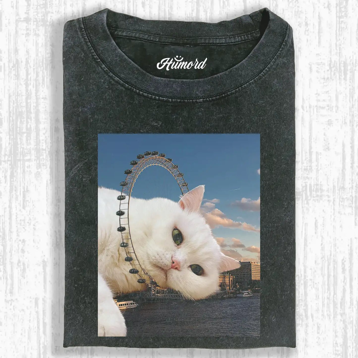 A lying cat Tee