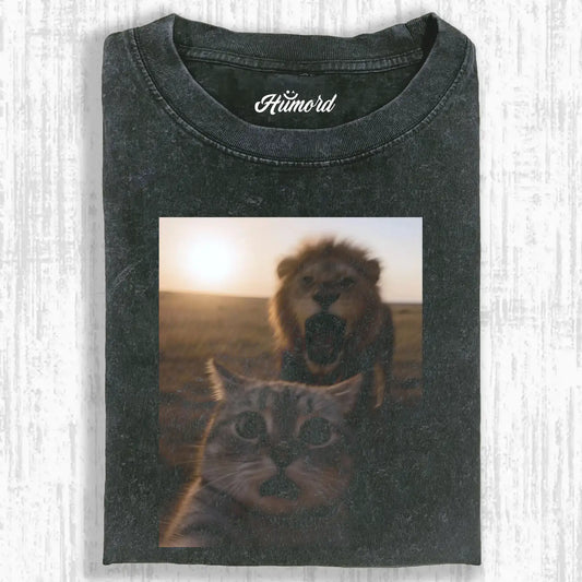 CAT ENCOUNTERS LION TEE