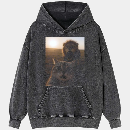 CAT ENCOUNTERS LION TEE