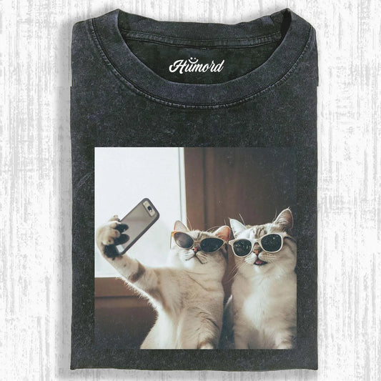 CAT TAKING A SELFIE T-SHIRT 1.1