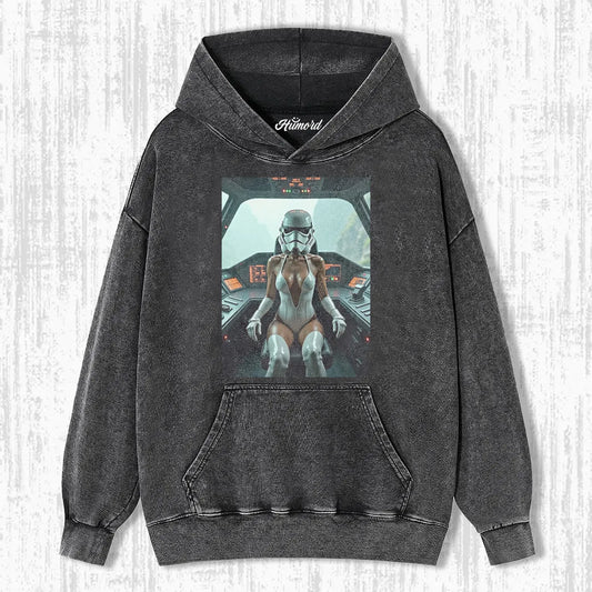 FEMALE SOLDIER IN THE COCKPIT OF A BATTLESHIP T-SHIRT