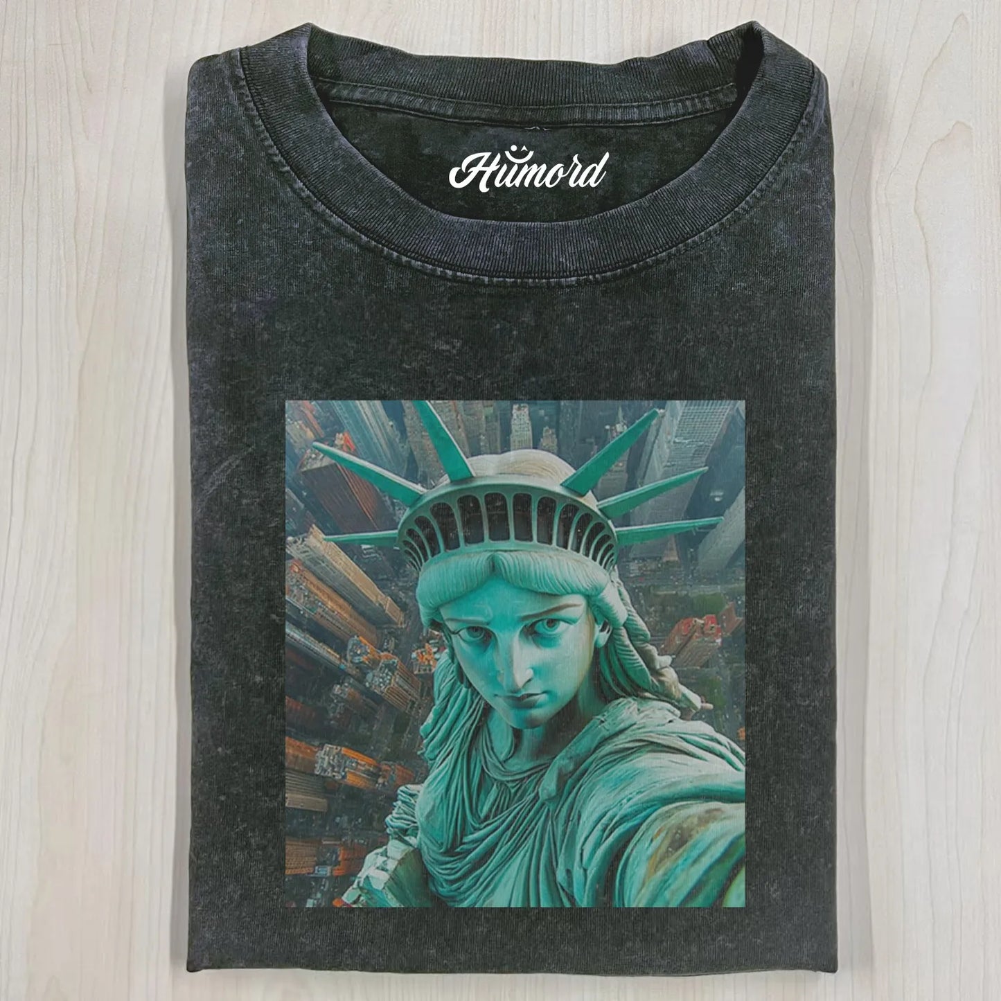 STATUE OF LIBERTY SELFIE T-SHIRT