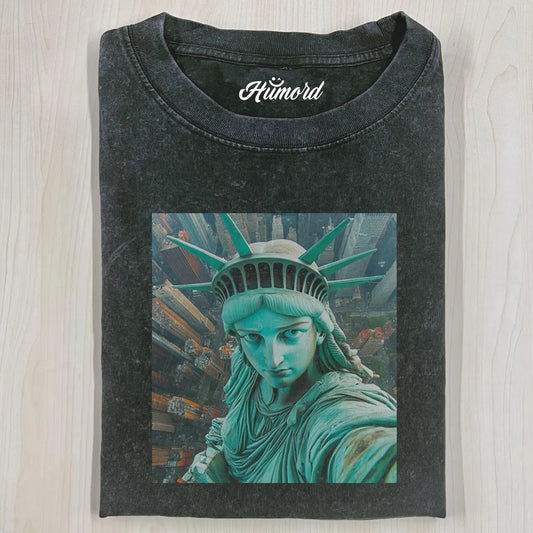 STATUE OF LIBERTY SELFIE T-SHIRT