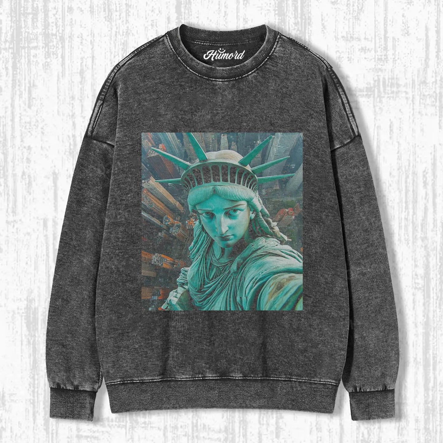 STATUE OF LIBERTY SELFIE T-SHIRT